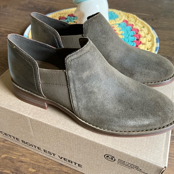 Clarks Camzin Step Shooties. All leather slip on - Picture 1 of 8